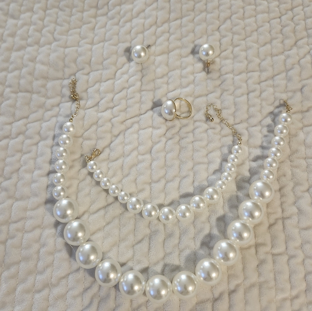 Pearl set